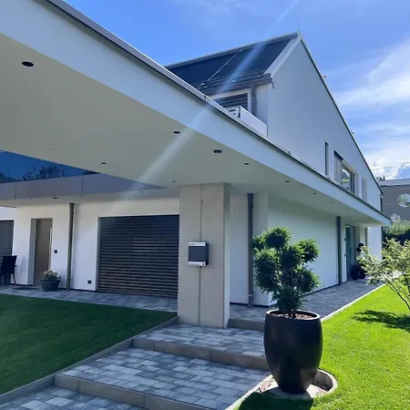 Maja Τσελ αμ Ζέε